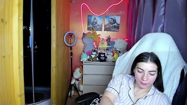 Fiery Brunette  online show from March 24, 11:26 am