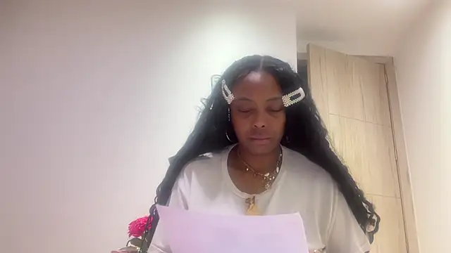 Snapshot of ChocolateCakeQueen chatting on April 24, 4:59 am ChocolateCakeQueen online show from April 24, 4:59 am