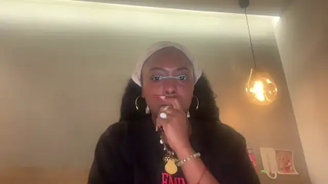 Snapshot of ChocolateCakeQueen chatting on May 1, 3:55 am ChocolateCakeQueen online show from May 1, 3:55 am