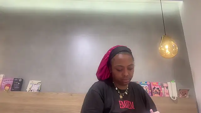 Snapshot of ChocolateCakeQueen chatting on June 8, 5:30 am ChocolateCakeQueen online show from June 8, 5:30 am