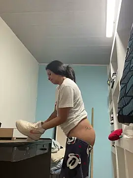 hannahb-e online show from February 15, 9:48 pm