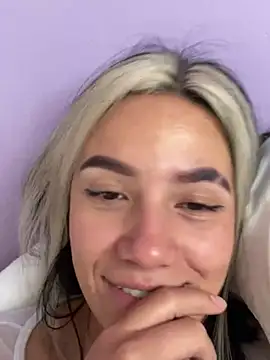 hannahb-e online show from March 6, 12:30 pm