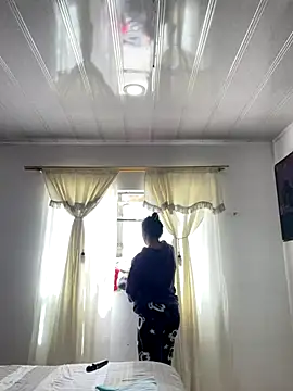 hannahb-e online show from October 18, 4:08 pm