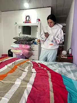 hannahb-e online show from January 14, 2:44 pm