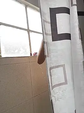 hannahb-e online show from February 11, 3:50 pm