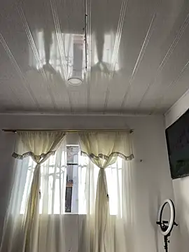 hannahb-e online show from March 26, 1:06 pm