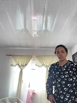 hannahb-e online show from April 18, 2:43 pm