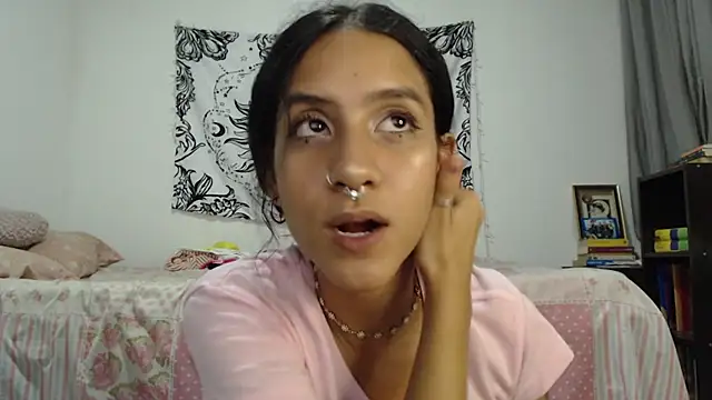 AlinaWoolf  online show from December 4, 2:42 am