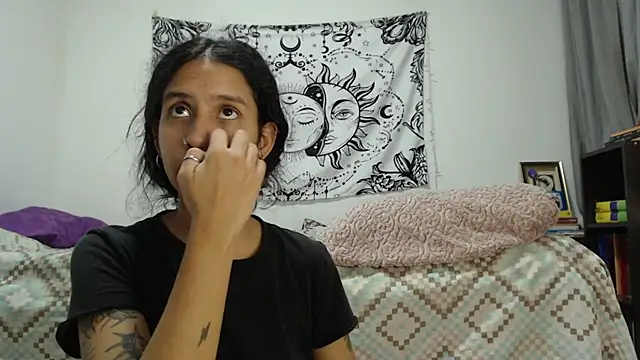 AlinaWoolf  online show from December 27, 2:47 am