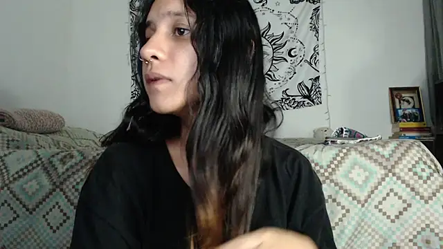 AlinaWoolf  online show from December 28, 2:33 am