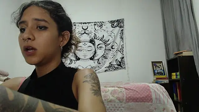 AlinaWoolf  online show from January 13, 2:39 am