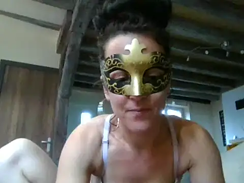 Snapshot of Masquegirlmysterious chatting on November 19, 12:38 pm Masquegirlmysterious online show from November 19, 12:38 pm