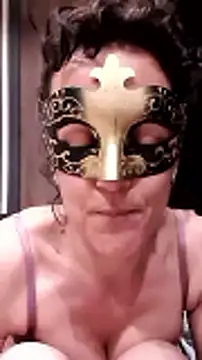 Snapshot of Masquegirlmysterious chatting on February 21, 7:48 pm Masquegirlmysterious online show from February 21, 7:48 pm