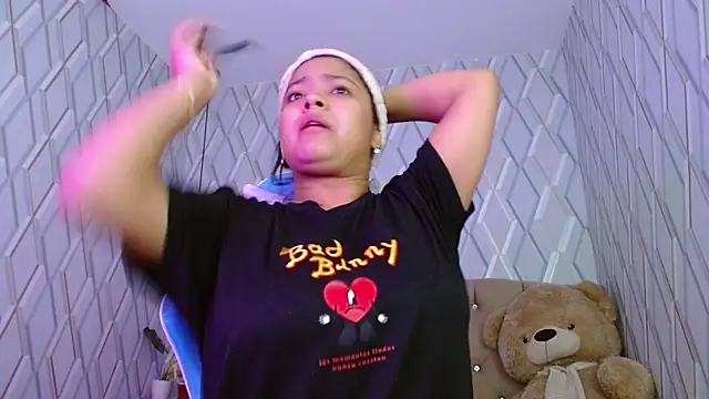 NicolleTaylor online show from February 19, 3:50 am