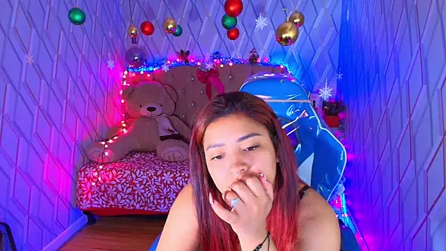 NicolleTaylor online show from December 18, 4:07 am