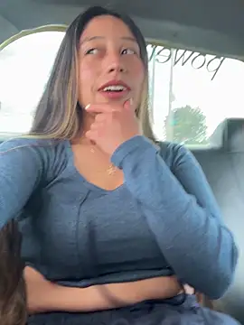 kiaraowen online show from March 21, 8:40 pm