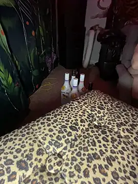 fatfabulous1981 online show from March 1, 10:39 am