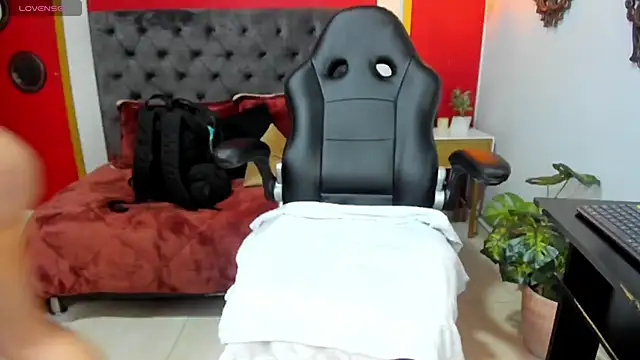 Tisha  lau online show from February 25, 1:39 pm