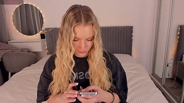 CassieRayss online show from April 17, 2:20 pm