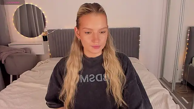 CassieRayss online show from April 18, 3:38 pm