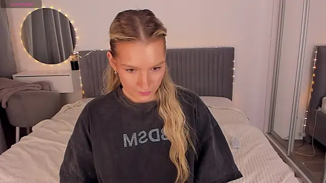 CassieRayss online show from April 18, 7:29 pm