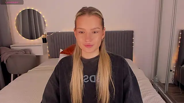 CassieRayss online show from April 25, 9:45 am