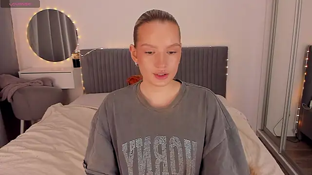 CassieRayss online show from April 28, 2:22 pm