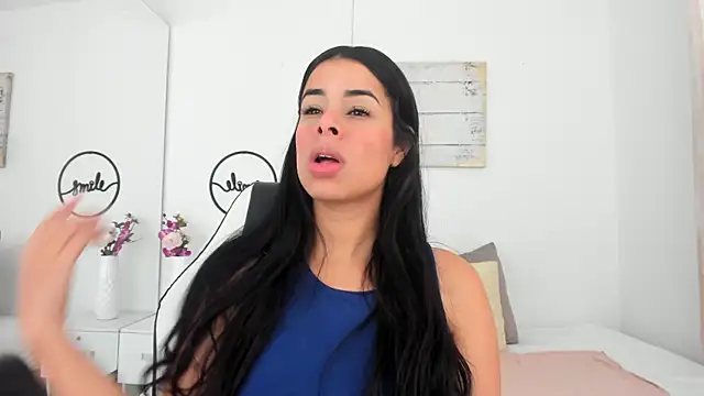 Snapshot of emma_castilloo chatting on March 3, 12:48 pm emma castilloo online show from March 3, 12:48 pm