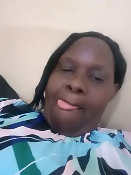 Snapshot of Afriqmom chatting on June 26, 2:32 pm Afriqmom online show from June 26, 2:32 pm