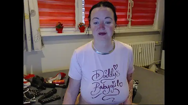 Snapshot of Alexie33 chatting on May 4, 7:37 am Alexie33 online show from May 4, 7:37 am