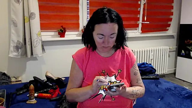 Snapshot of Alexie33 chatting on May 26, 8:10 am Alexie33 online show from May 26, 8:10 am
