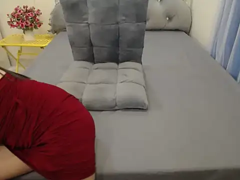 Lavender Sweet online show from November 17, 12:00 pm