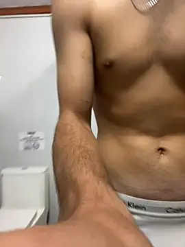 h0rnyguy001 online show from February 20, 11:00 am