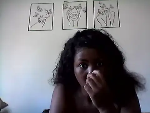 Snapshot of officialkhakes_za chatting on February 16, 10:44 am officialkhakes za online show from February 16, 10:44 am