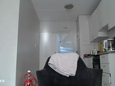 Snapshot of officialkhakes_za chatting on February 20, 6:26 am officialkhakes za online show from February 20, 6:26 am