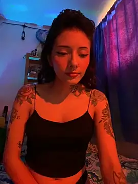 LiliJones  online show from December 4, 6:05 pm