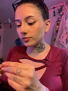 LiliJones  online show from April 18, 7:58 pm