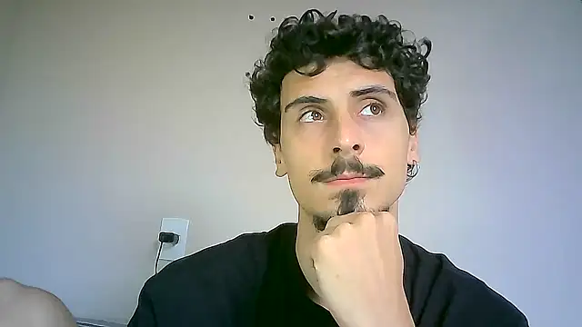 Snapshot of milkoffe chatting on December 3, 1:10 pm milkoffe online show from December 3, 1:10 pm