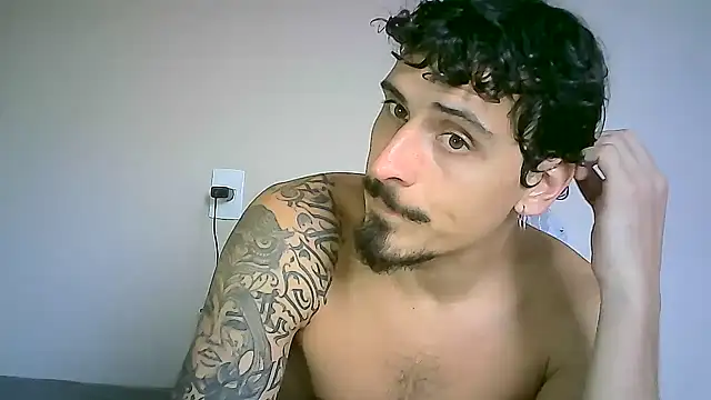 Snapshot of milkoffe chatting on December 3, 5:01 pm milkoffe online show from December 3, 5:01 pm