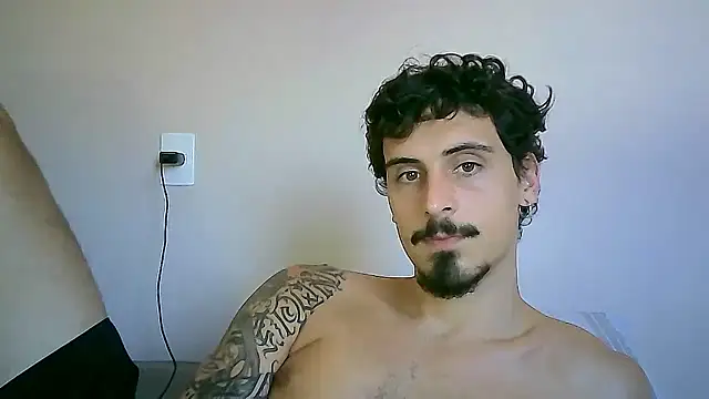 Snapshot of milkoffe chatting on December 5, 4:44 pm milkoffe online show from December 5, 4:44 pm