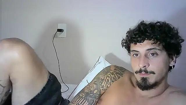 Snapshot of milkoffe chatting on January 7, 2:53 am milkoffe online show from January 7, 2:53 am