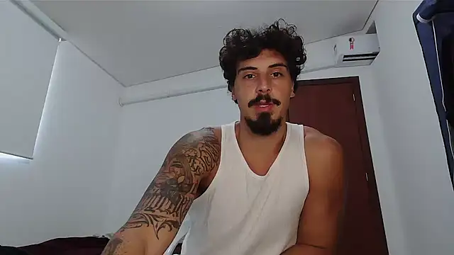 Snapshot of milkoffe chatting on February 10, 2:32 pm milkoffe online show from February 10, 2:32 pm