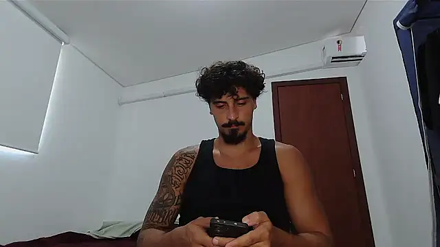 Snapshot of milkoffe chatting on February 13, 2:02 pm milkoffe online show from February 13, 2:02 pm