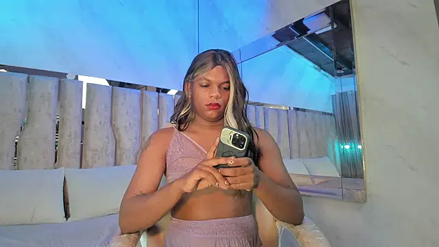 Snapshot of ari_monet chatting on May 28, 11:40 am ari monet online show from May 28, 11:40 am