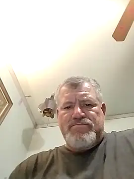 bigdoog8 online show from April 11, 9:30 pm