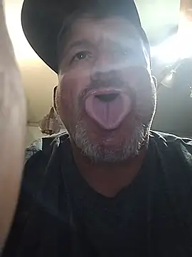 Snapshot of bigdoog8 chatting on June 3, 10:26 pm bigdoog8 online show from June 3, 10:26 pm