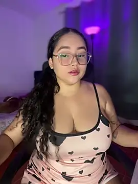 CurlyGirl 1 online show from April 17, 11:30 pm