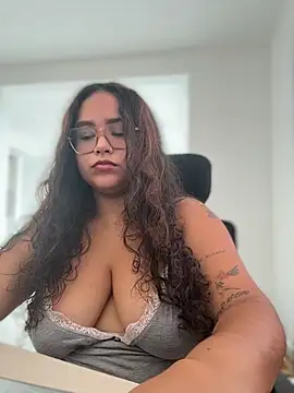 Snapshot of CurlyGirl_1 chatting on July 26, 5:42 pm CurlyGirl 1 online show from July 26, 5:42 pm