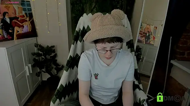 Melissa Wells online show from February 19, 9:00 pm