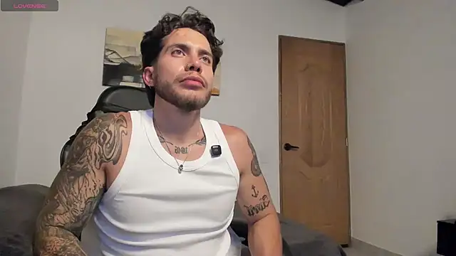 Snapshot of LucianSinclair chatting on July 19, 1:09 am LucianSinclair online show from July 19, 1:09 am